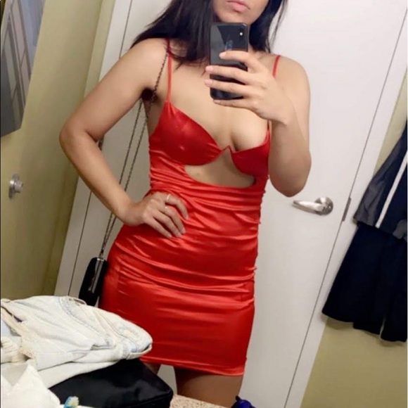 Dahlia cami satin red dress in medium ootdfash - Picture 5 of 7